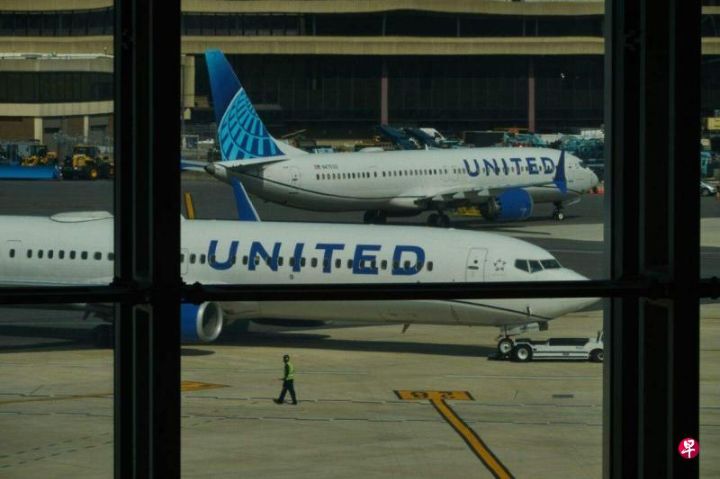 波音客机安全事故频发，美联航一架波音737-800客机降落后发现机身外面板缺失 ...