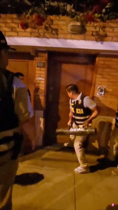 秘鲁当局突击搜查总统博卢阿特的住宅，以调查她是否非法致富，并拥有未经申报的名表 ...