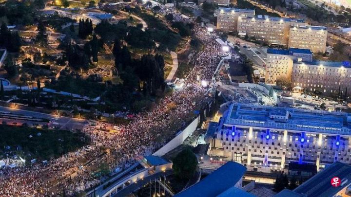 反对极端正统犹太男子免服兵役，以色列民众连续第二晚示威要内坦亚胡下台举行新的选举 ...