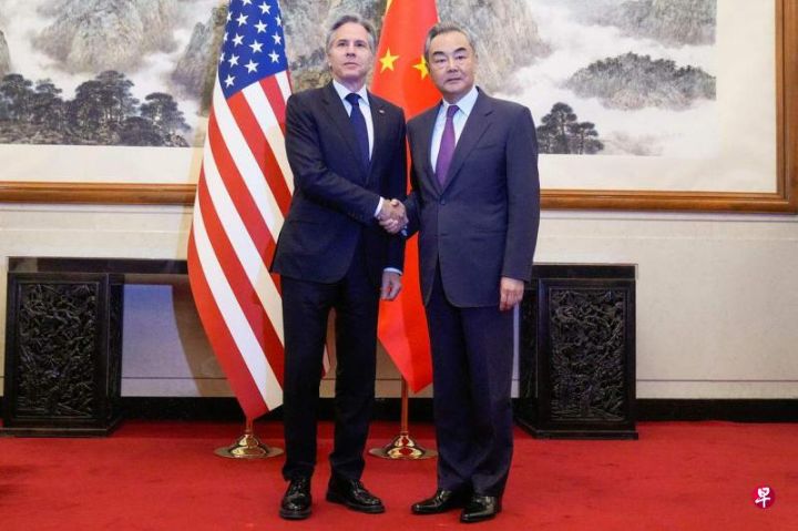 王毅与布林肯会面，要求美国不打压中国发展不踩踏中方红线