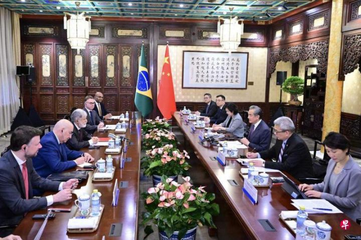 就政治解决乌克兰危机发表中巴共识，中国巴西吁各方为对话谈判解决乌克兰危机创造条件 ...