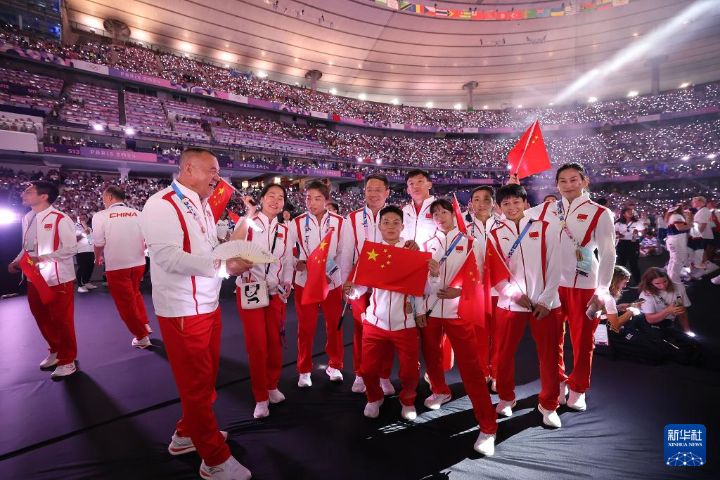 中国体育代表团在闭幕式上。当日，第33届夏季奥林匹克运动会闭幕式在巴黎法兰西体育场举行 ... ...
