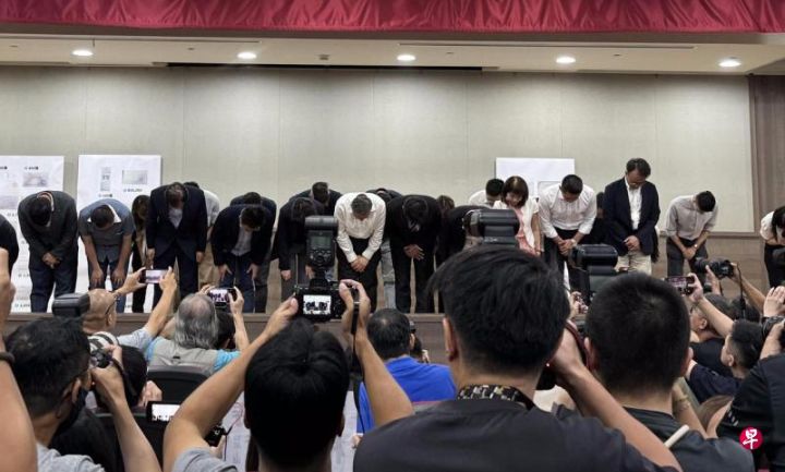 台湾民众党主席柯文哲率重要党公职人员为大选政治献金争议向社会大众鞠躬致歉 ...