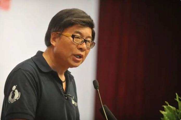 韩乔生写道：中国足协公布60多张罚单，你就说这120场假球中国足球这能好的了吗 ...