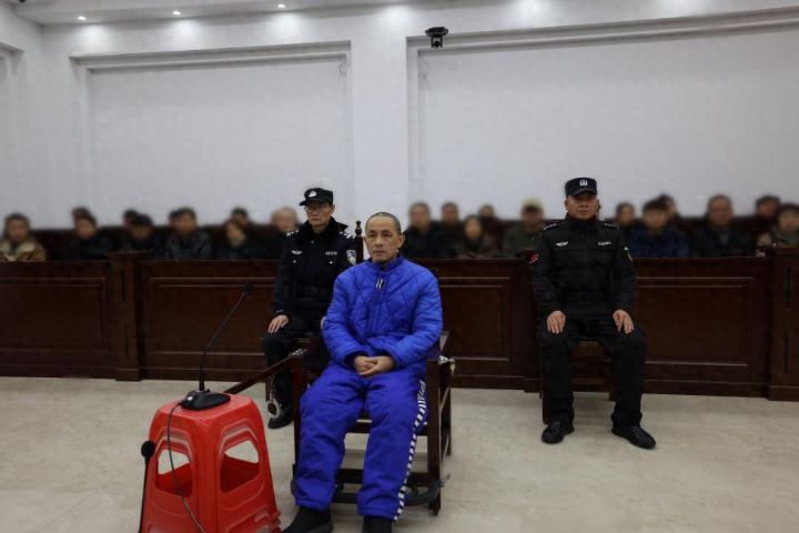 三都水族自治县教育设施服务中心主任胡光亮收了673万，送给教育局局长100万 ...