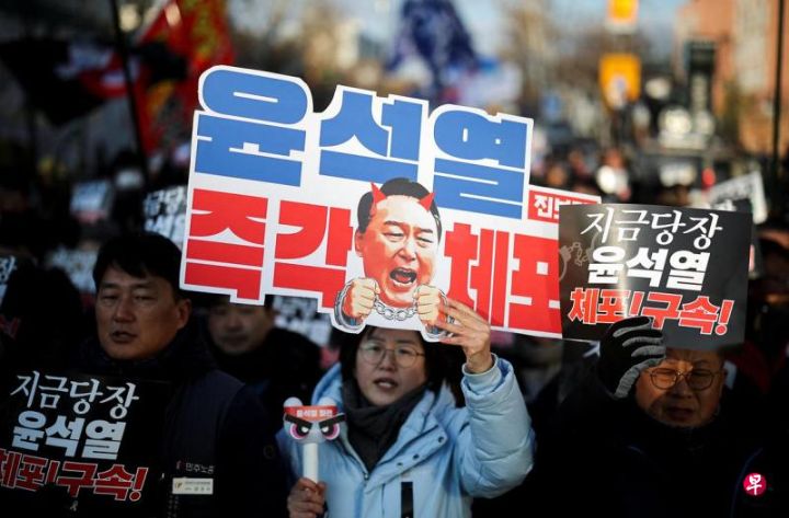 韩国高级公职人员犯罪调查处委托警方对总统尹锡悦执行拘留，警方正在就此进行法律研讨 ...