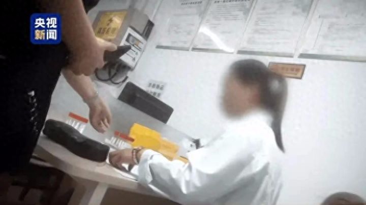 给钱就办健康证竟然成了一本生意经，记者用大豆酱替代粪便样本送检三天后竟收到健康证 ...