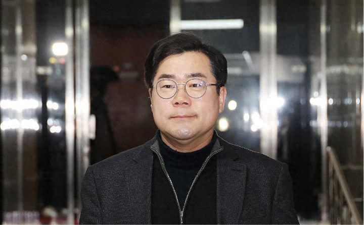韩最大在野党共同民主党代表：将启动对韩国代总统崔相穆弹劾程序，具体时间和程序待定 ...