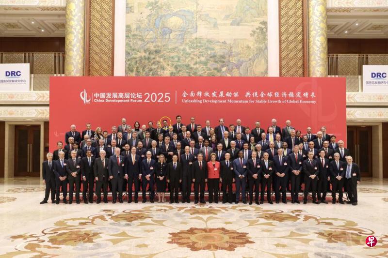 李嘉诚次子盈科拓展集团主席李泽楷出席中国发展高层论坛，并与中国总理李强同场大合照 ...