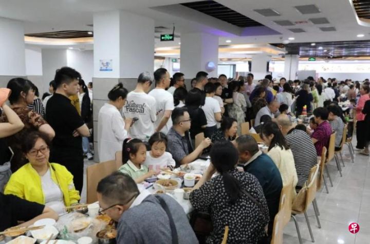 劳动节连假期间多地向外界开放物美价廉政府食堂吸引游客，荣昌政府食堂成五一热门景点 ...