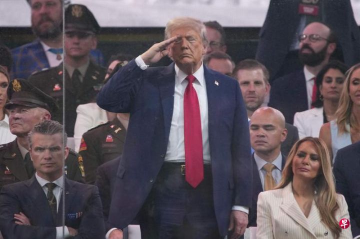 美国华盛顿星期六举行盛大的阅兵礼，当天也是现任总统特朗普的79岁生日