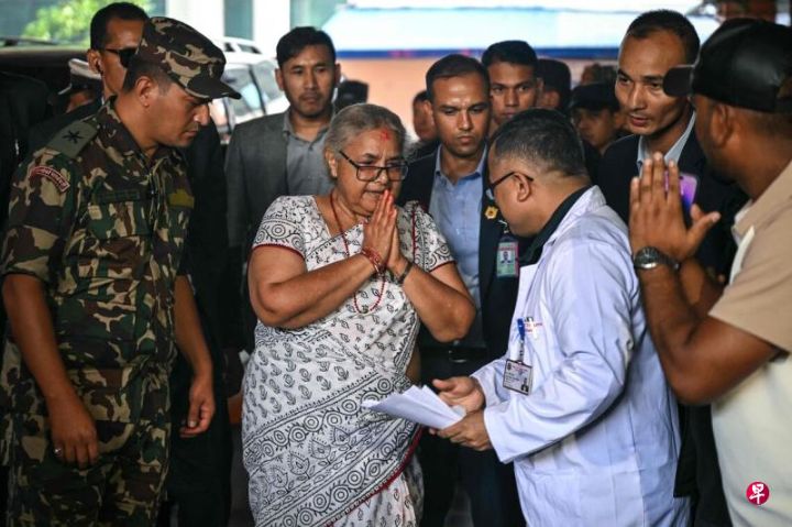 尼泊尔临时政府总理宣誓就职，加德满都局势渐平稳