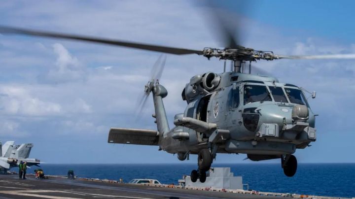 美军尼米兹号航母所属MH-60R海鹰直升机和FA-18F超级大黄蜂舰载机于周日在南海接连坠毁 ...
