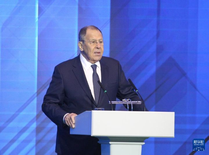 俄罗斯外交部长拉夫罗夫28日在白俄罗斯首都明斯克表示：北约违背承诺扩张一刻也未停止 ...