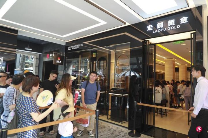 消费者减少购买外国品牌转而选购国产品牌，促使本土品牌迅速崛起并重塑奢侈品市场格局 ...