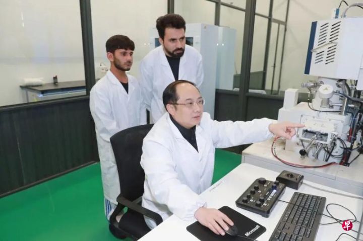 骗子当上首席科学家：江苏科技大学材料学院郭伟，近日被媒体爆出履历全面造假 ...