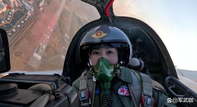 朝鲜空军成立80周年纪念活动上，女飞行员驾驶战机表演画面曝光打破外界固有认知 ...