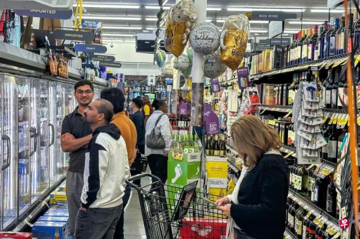 生活费危机正在影响美国人生活的方方面面，限制他们从日常必需品到大额商品的支出 ...