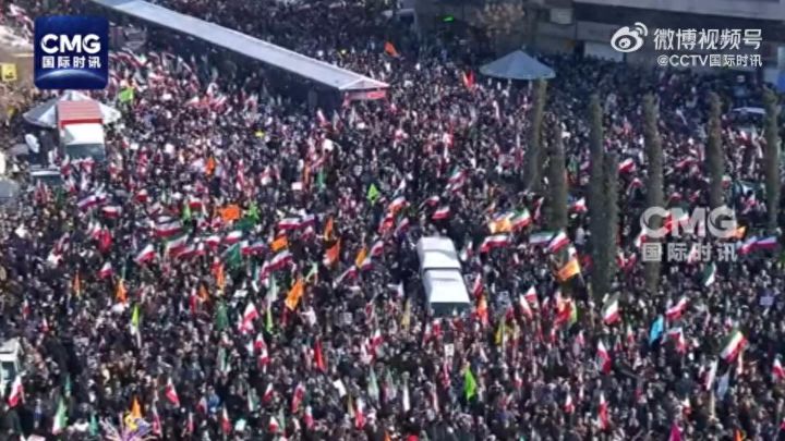 伊朗数十万民众举行集会谴责“外国势力支持的骚乱事件”，手举标语、国旗和哈梅内伊照片表达对国家的支 ...