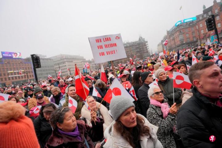 格陵兰岛属于格陵兰人，丹麦多城民众上街头游行反对特朗普侵占格陵兰