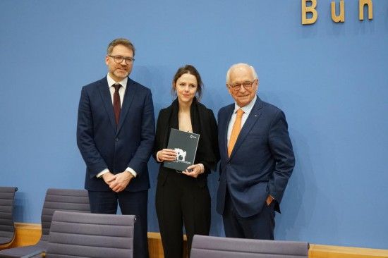 慕安会出台年度报告聚焦美国破坏与秩序崩塌，指出美国政府已成为国际秩序“最引人注目的破坏者” ...