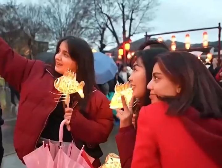 外国游客不再走马观花，春节假期入境游大幅增长“去中国过年”成为全球新风尚 ...