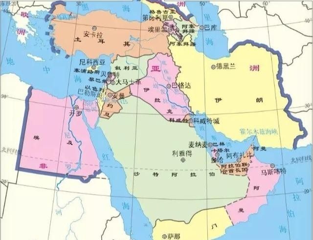 伊朗卫队悲壮“决死冲锋”现已将作战权力全面下放分散，这种去中心化布局让突袭的突发性与不可预测性大幅提 ...