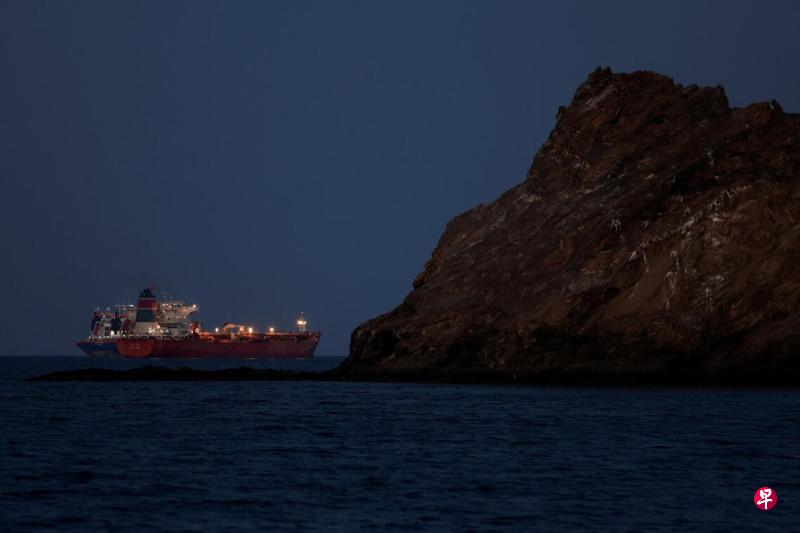 伊朗在霍尔木兹海峡掌握军事封堵升级优势，美伊冲突带来巨大政治代价特朗普在谋求退场 ...