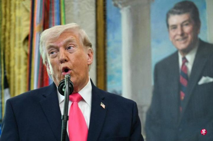 美前中央情报局局长布伦南接受媒体访问时直言，相较于美国总统特朗普他更愿意相信伊朗 ... ...