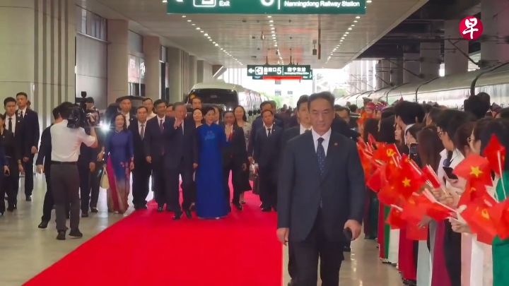 苏林结束访华，搭绿皮火车专列自广西陆路返越